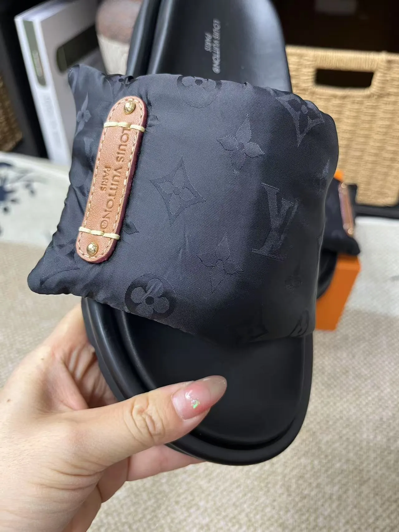 P340 yuan LV Louis Vuitton Full of high-end feel! A popular model among bloggers at home and abroad, it’s retro and fashionable, and looks stunning on your feet! Mainly recommended model on the official website★ ━━━━━ ЅᏇєєt ━━━━━ ▪️Upper: original calfskin ➕5D printing process ▪️Inner: imported mixed sheepskin ▪️Outsole: original molded foam outsole ▪️Size: Female 35-40 Men's 39-44 (women's 41 men's 45)